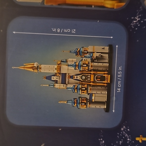 Nwt. Walt Disney world castle - Picture 3 of 4